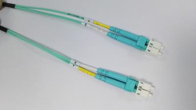 O cabo de remendo da fibra ótica do terminal do LC APC personalizou o amarelo preto branco