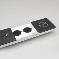 Glissement de la prise de puissance avec l'Usb chargeant et chargeur sans fil