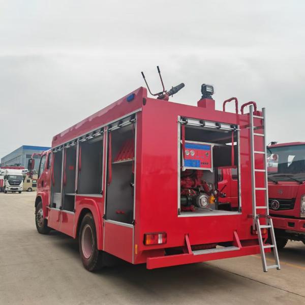 HOWO 5.5CBM Foam Fire Fighter Vehicle , Firefighter Rescue Truck 4X2