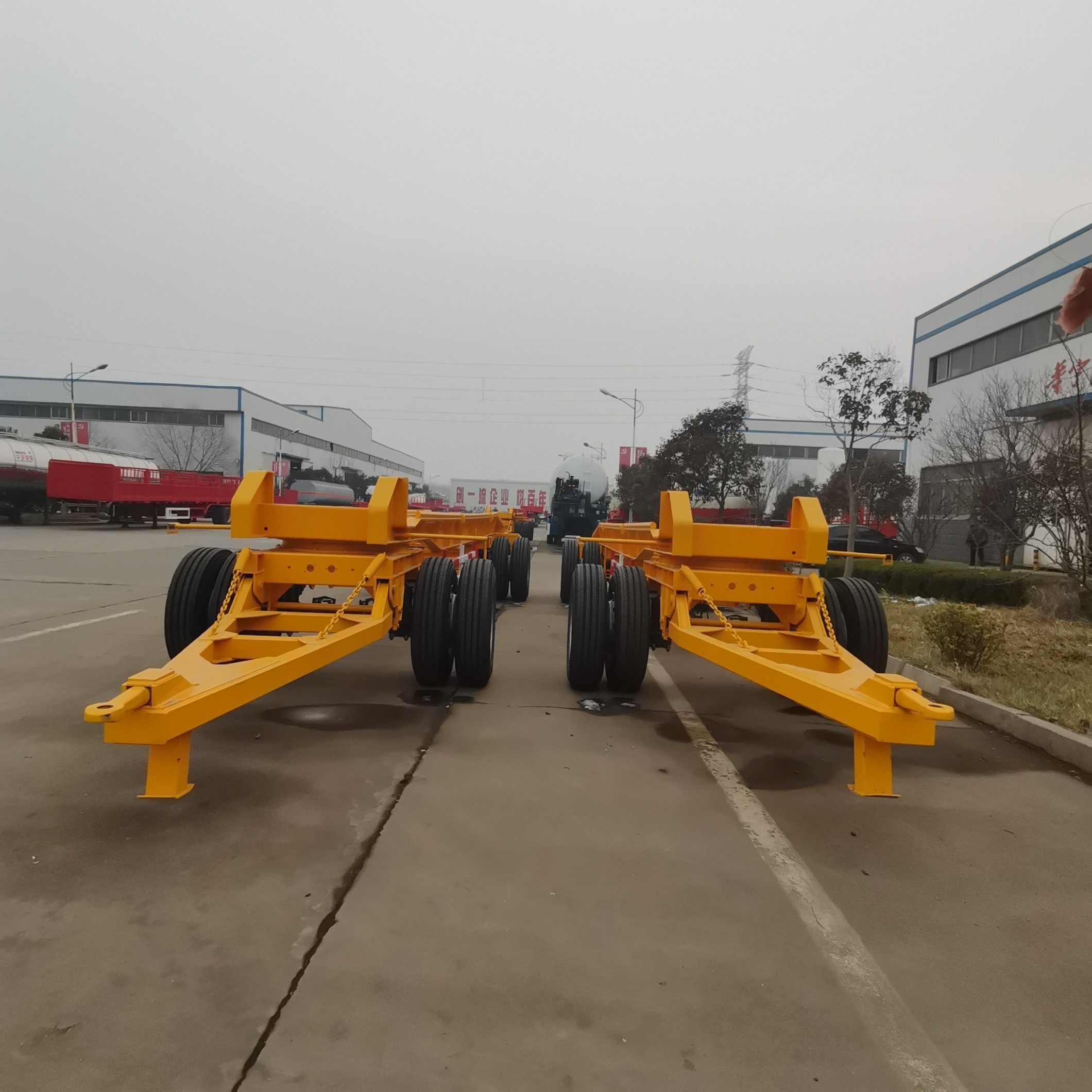 Контейнер с плоской подставкой, скелет, полуприцеп с посадкой Jost E100