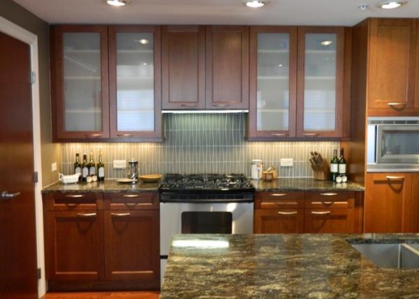 Ancient Solid Wood Kitchen Cabinets , Hanging Kitchen Wall Cabinets With Quartz Stone Countertop