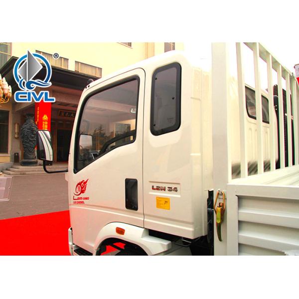 Sinotruk Howo 4X2 One Sleeper Light Duty Commercial Trucks / Mini Box Van Cargo Truck
