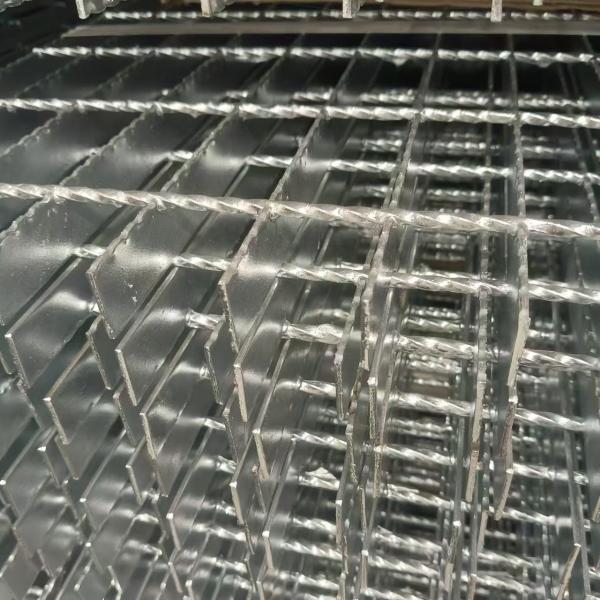 Огнестойкие стальные решетки: обеспечение безопасности в районах повышенного риска