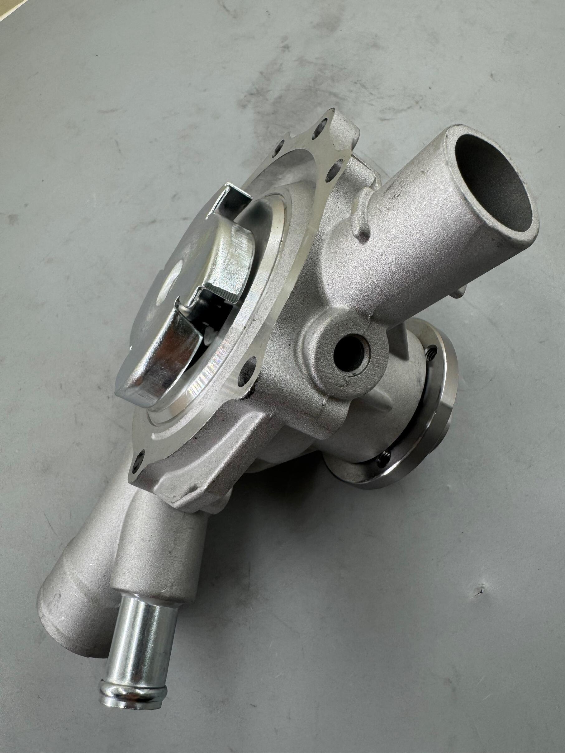 High quality water pump 1112 0042 01 for Benz