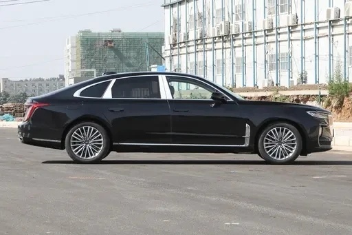 Electric Car Hongqi H9 2022 2.0t EV with Panoramic Sunroof in White Exterior Color