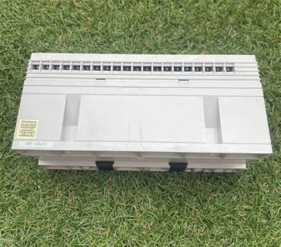 IDEC EB3C-T16CKDN Dissipador de canal de 16 entradas