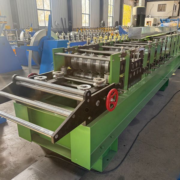Auto Stop Cutting C Purlin Roofing Truss Making Roll Forming Machine 