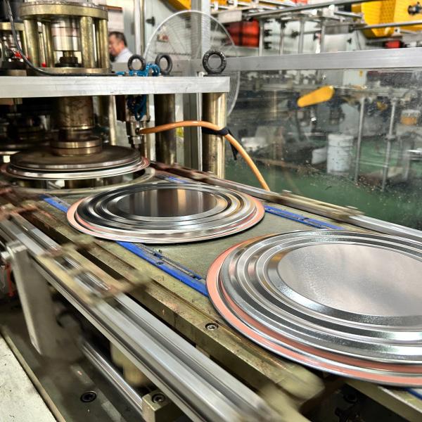 Изготовленные на заказ крышки волочения металла аксессуаров 0.30mm олова с машиной Spouts автоматической штемпелюя