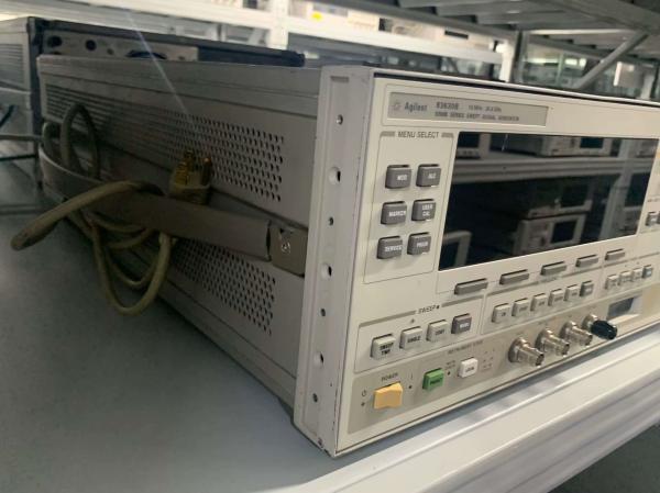 10 MHz – 26.5 GHz  RF Signal Generator High Purity Synthesized Swept-CW Generator Agilent 83630B