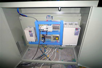 Автоматический крен Purlin c z стали формируя машину