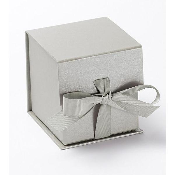 Твердым прикрепленная на петлях картоном подарочная коробка крышки, логотип напечатала подарочную коробку ювелирных изделий с закрытием ленты