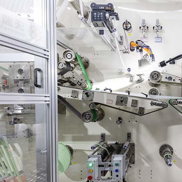 Applicable to Europe High Efficiency Sanitary Pad Making Machine with CE