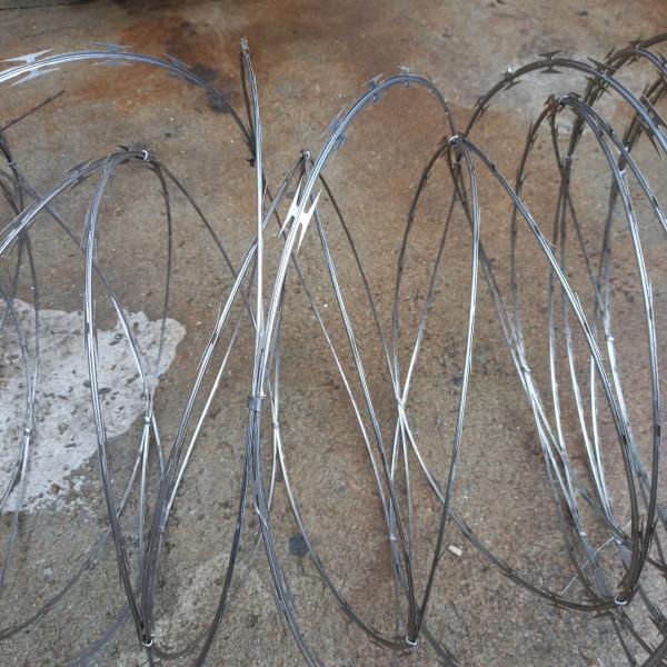 Flat Wrap Welded Bto12 Concertina Razor Wire Mesh Double Coil