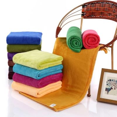 La serviette confortable de coton égyptien de serviettes de Bath de collection d'hôtel place pour la salle de bains