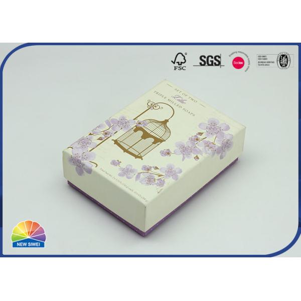 Блестящим украшенный цветком штемпелевать золота картонной коробки