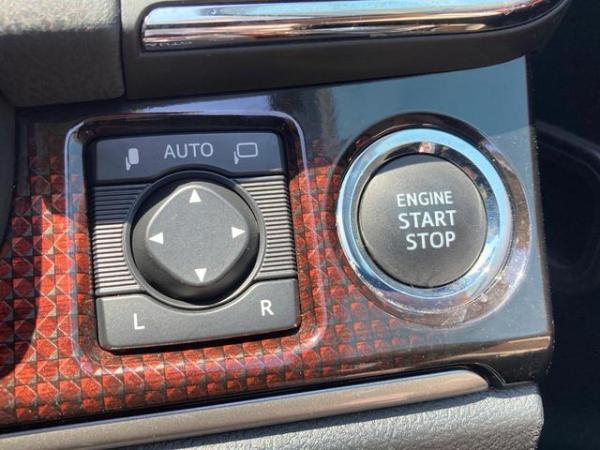 TOYOTA Royal Sedan Navigation Package Genuine Hard Drive Navigation System For The Ground, Digital B Camera, Front Electric Seat, Discharge Projector, Headlight, Shiftmatic ETC - Genuine Aluminum Whe