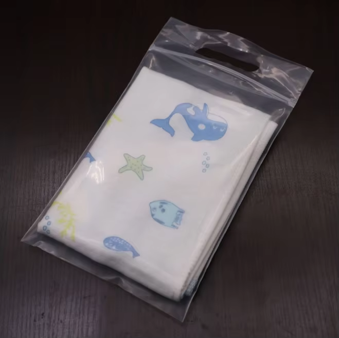 Wholesale Degradable Recyclable EVA Handled Zip-Lock Bags Matte/Transparent Garment Packaging Strap for Packing Shoes/Garments