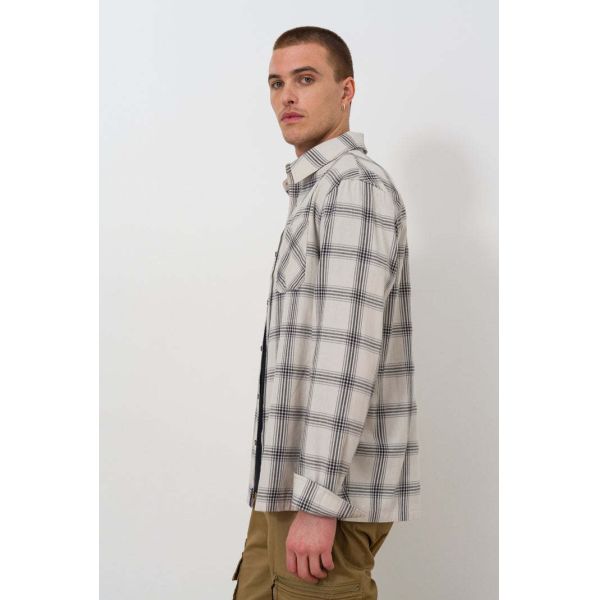 Men's Classic Plaid Button-Down Shirt with Comfortable Fit and Durable Material
