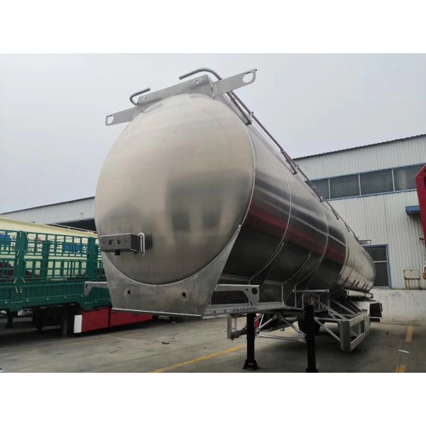 Full Merits Introduction: 45 Cubic Meter Tri-Axle Tanker Semi-Trailer Equipped with FUWA Axles and 12R22.5 Tyres