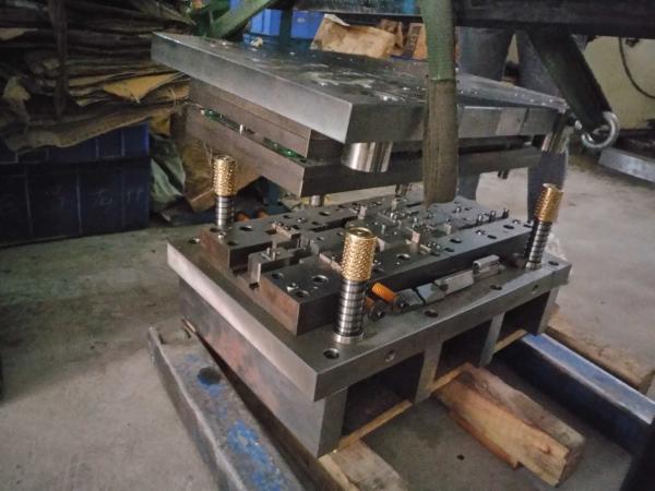 Customized metal stamping mould and punching die mold ISO 9001 2008 Certificate