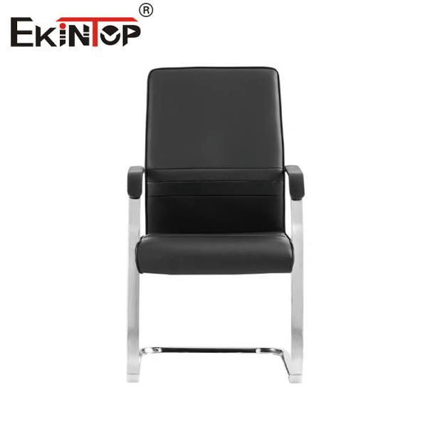 Кожаный офисный стул с подголовком в высокой спине