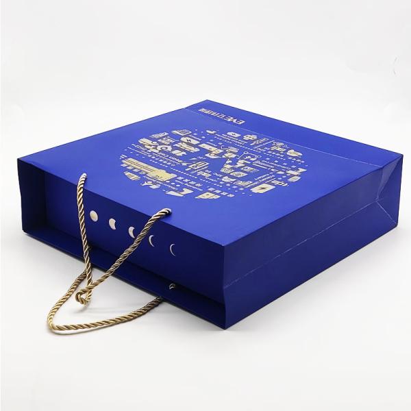 Коробки футболки Эко упаковывая повторно использовали ящик сползая подарочную коробку картона одежды с бумажным мешком