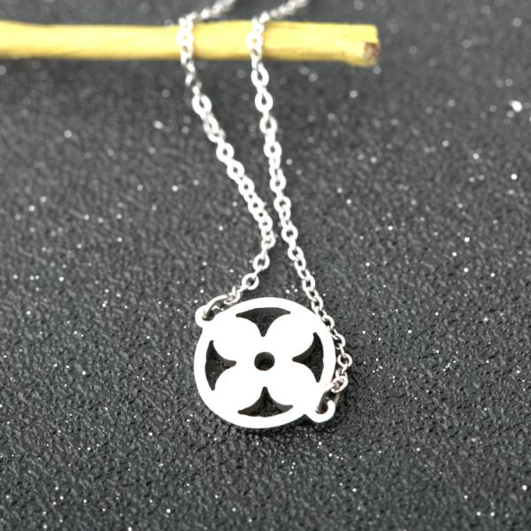 Simple Jewelry Fashion Stainless Steel Girls Flowers Clavicle Necklace, Circle four-leaf clover necklace