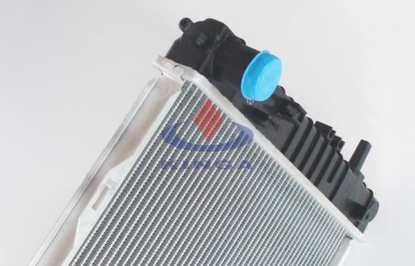 Aluminum Automotive 2004 Hyundai TUCSON Radiator With Tank Plastic , 16mm Thickness