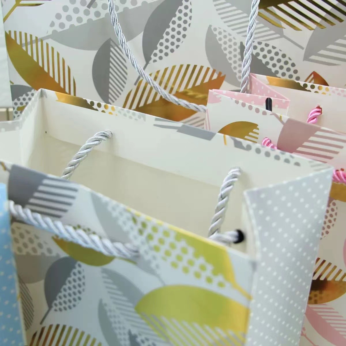 Подгонянная Recyclable сумка векселя хозяйственной сумки Kraft флористическая