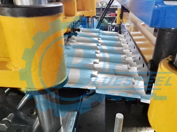 Machine classique de formage de rouleaux de tuiles vitrées à grande vitesse