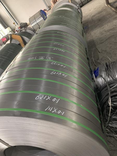 A máquina de corte automática da tira de aço grossa média para o corte automático laminado da bobina de aço opera-se do equipamento