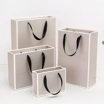 Jewellery Printed Paper Carrier Bags 200gsm Paper Gift Bag With Handles