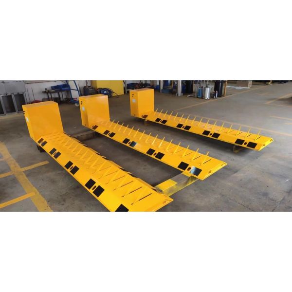Rise Time 100mm per second Automatic Tyre Killer Adjustable Spike Height Customizable Size L by 550 by 80 Millimeters for Vehicle Barrier