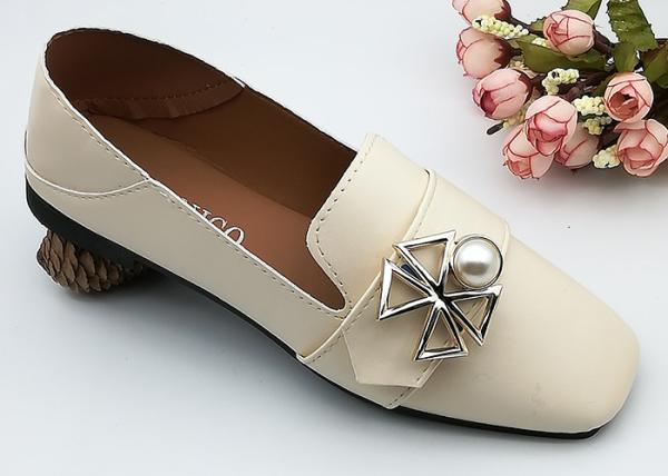Flower Shaped Plastic Buckle Clips For Shoes Of Different Styles With Pearl