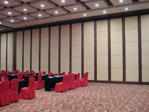 Multi - Function Room Folding Sound Proof Partition Walls With Aluminum Tracks Rollers