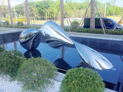 Das esculturas de aço inoxidável do jardim do ODM espelho decorativo exterior lustrado