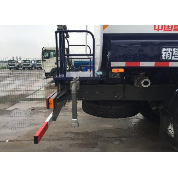 Camion d'arroseuse de l'eau de SINOTRUK 20CBM avec le traitement anti-corrosif interne