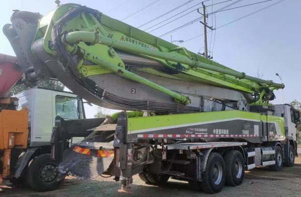 Condition stable et entretien de base pour les camions de pompage de béton usagés Zoomlion 56 m inventaire des camions de pompage