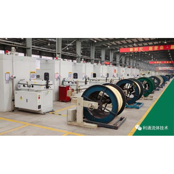 SAE100R2AT Synthetic Rubber Crimp Hydraulic Hose with Wire Braid and End Fittings