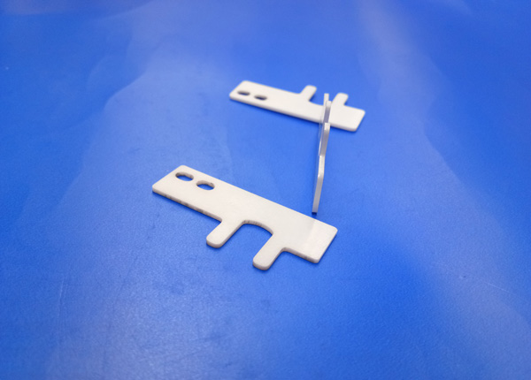 Espaciamiento fino de cerámica/espaciador del resbalador de la resistencia de desgaste de las piezas de la alta circona de la corrosión