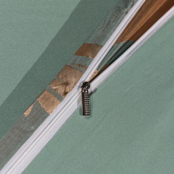 Un lit de lit de luxe en satin de style européen avec un design Jacquard exquis.