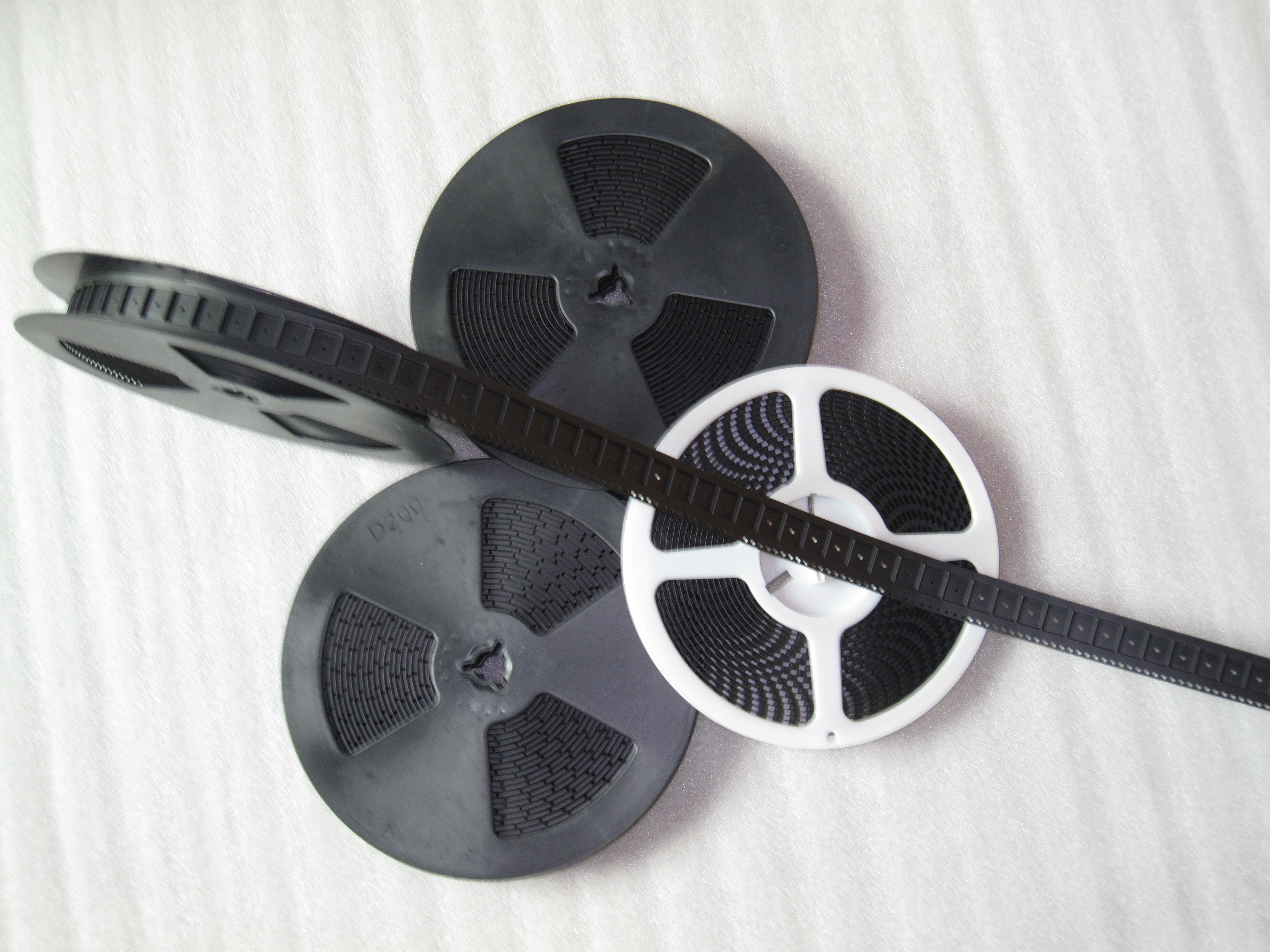 1. 7-Inch Black Milky White Plastic Reel for SMT SMD Component Packaging