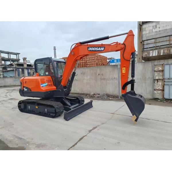 Новый Doosan DX55 оснащен двигателем Yangma из Японии