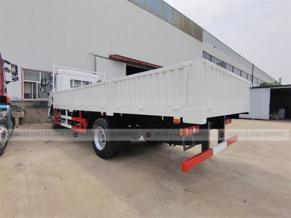 Chine Shacman moteur diesel châssis 4x2 taille moyenne Box van cargo camion à vendre