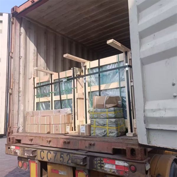 1.8mm - 19mm Clear Float Glass Low Iron Clear Sheet Glass For Consutruction Buildings Decorative