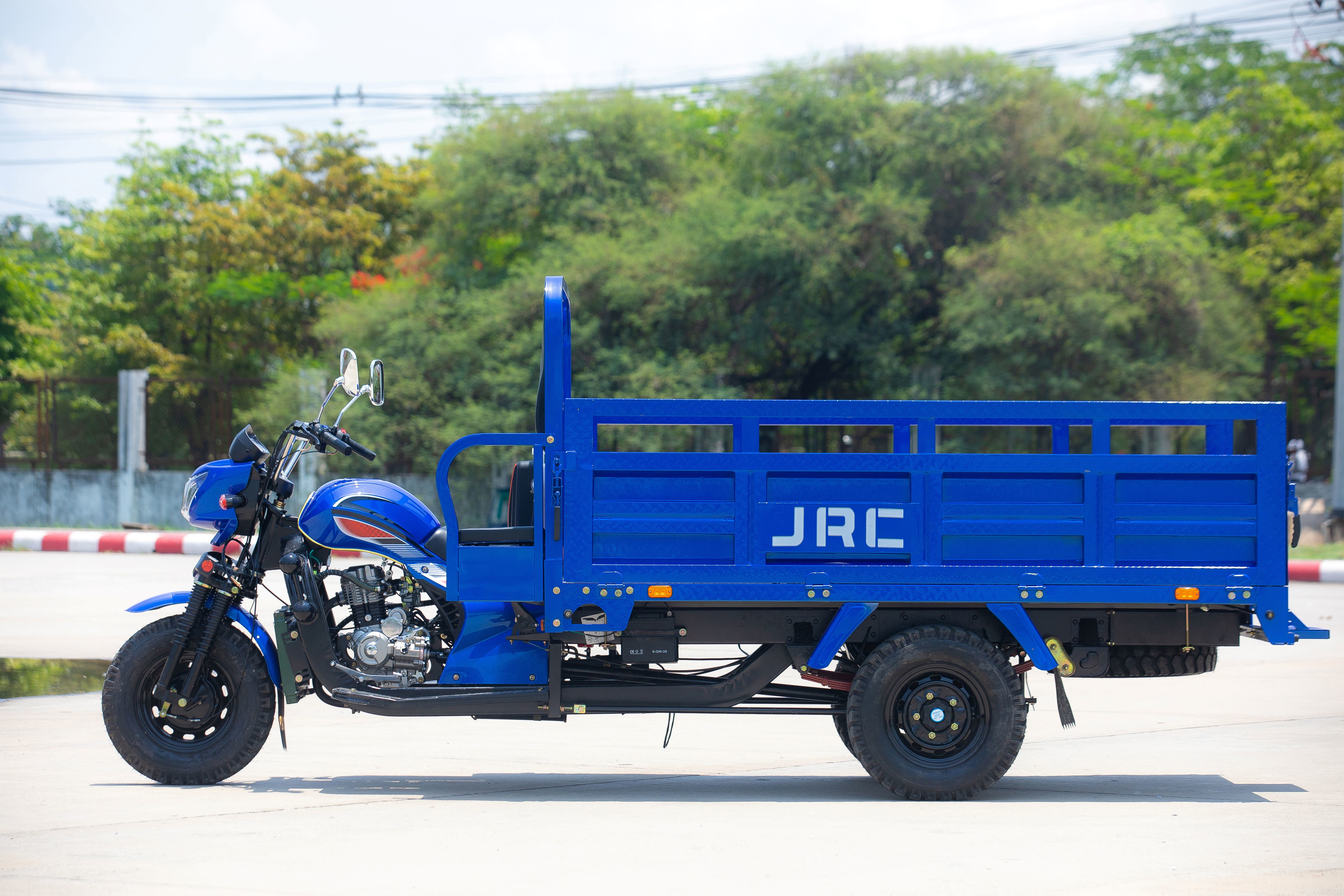 JRC-250 ZH-A Cargo Tricycle with 250 CC Engine, 500 kg Load Capacity, and Reinforced Steel Cargo Bed