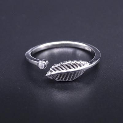 O bracelete vazio do encanto da prata da forma da pena/ouro branco chapeou anéis da prata esterlina