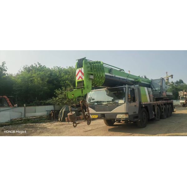 Max Lifting Height 65.6 Meters ZOOMLION Truck Crane 360 Degree Slewing Angle 6000 Operating Hours Mobile Crane Solution