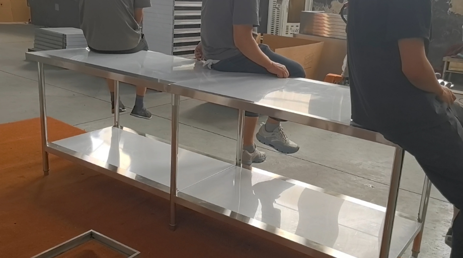 Customizable Size Corrosion Resistant Heavy-Duty Stainless Steel Workbench for Commercial Kitchen