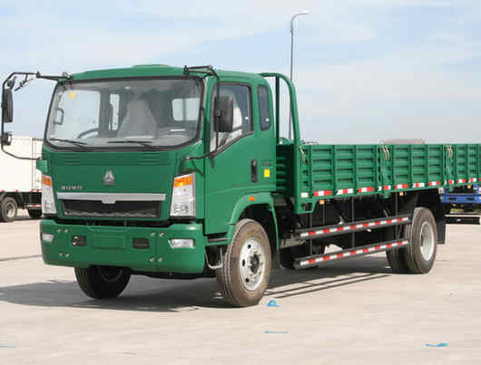 White SINOTRUK Light Duty Trucks Transporting Vegetables Fruits with